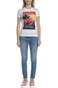 GUESS-Γυναικεία κοντομάνικη μπλούζα SOUVENIR GUESS λευκή με τύπωμα