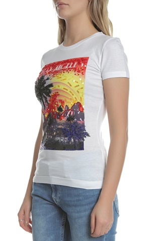 GUESS-Γυναικεία κοντομάνικη μπλούζα SOUVENIR GUESS λευκή με τύπωμα