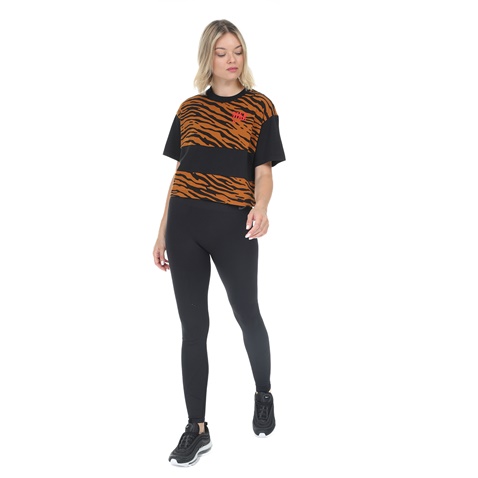 NIKE-Γυναικεία κοντομάνικη μπλούζα NIKE ESSNTL TOP SS AOP μαύρη-καφέ