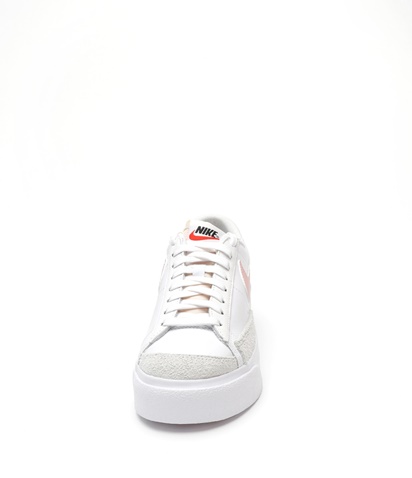 NIKE-Γυναικεία sneakers NIKE BLAZER LOW PLATFORM λευκά ροζ