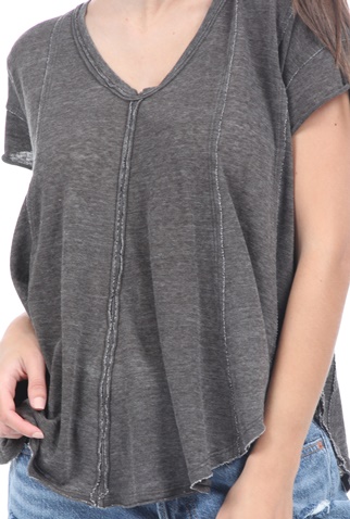 FREE PEOPLE COLLECTION-Γυναικεία κοντομάνικη μπλούζα FREE PEOPLE SAMMIE γκρι