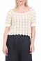 KENDALL + KYLIE-Γυναικεία πλεκτή cropped μπλούζα KENDALL + KYLIE  SCALLOP STRIPE εκρού μπεζ