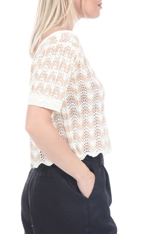 KENDALL + KYLIE-Γυναικεία πλεκτή cropped μπλούζα KENDALL + KYLIE  SCALLOP STRIPE εκρού μπεζ