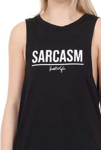 KENDALL + KYLIE-Γυναικεία μπλούζα KENDALL + KYLIE SARCASM μαύρη
