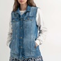 ATTRATTIVO-Γυναικείο αμάνικο denim jacket ATTRATTIVO μπλε