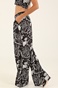 KENDALL+KYLIE-Γυναικεία φαρδιά παντελόνα KENDALL+KYLIE PRINT FLARED PANTS ασπρόμαυρη