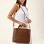 FOLLI FOLLIE-Γυναικεία δερμάτινη τσάντα tote FOLLI FOLLIE Harmony με λαβές bamboo καφέ