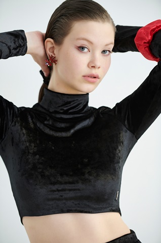 SUGARFREE-Γυναικείο μακρυμάνικο cropped top SUGARFREE 22812138 μαύρο