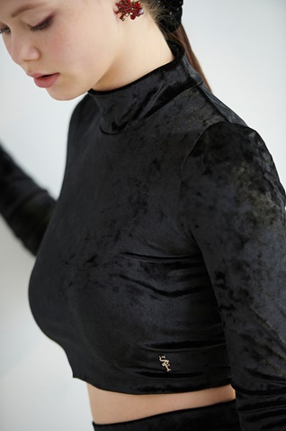 SUGARFREE-Γυναικείο μακρυμάνικο cropped top SUGARFREE 22812138 μαύρο