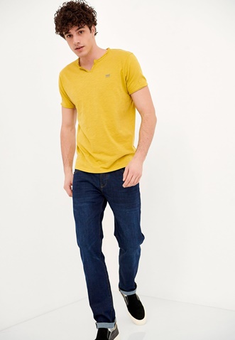 FUNKY BUDDHA-Ανδρικό essential t-shirt FUNKY BUDDHA κίτρινο με λαιμό henley
