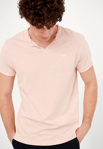 FUNKY BUDDHA-Ανδρικό essential t-shirt FUNKY BUDDHA ροζ με λαιμό henley