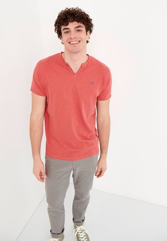 FUNKY BUDDHA-Ανδρικό essential t-shirt FUNKY BUDDHA dusty rose με λαιμό henley