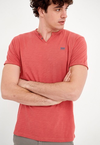 FUNKY BUDDHA-Ανδρικό essential t-shirt FUNKY BUDDHA dusty rose με λαιμό henley