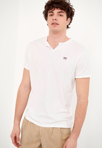 FUNKY BUDDHA-Ανδρικό essential t-shirt FUNKY BUDDHA λευκό με λαιμό henley