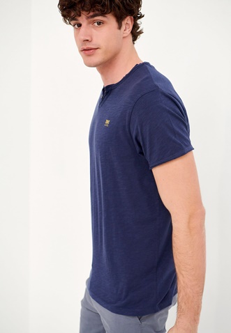 FUNKY BUDDHA-Ανδρικό essential t-shirt FUNKY BUDDHA μπλε με λαιμό henley