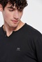 FUNKY BUDDHA-Ανδρική μακρυμάνικη μπλούζα με λαιμό henley FUNKY BUDDHA μαύρη