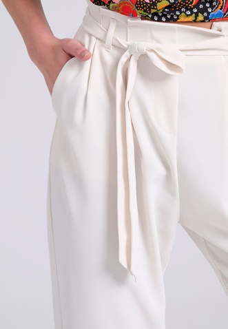 FUNKY BUDDHA-Γυναικείο cropped παντελόνι FUNKY BUDDHA FBL009-118-02 λευκό 