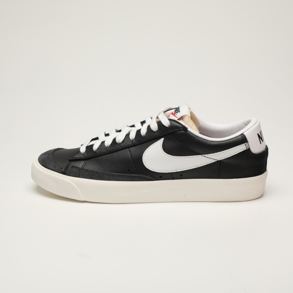 Ανδρικά παπούτσια sneakers NIKE DA6364 BLAZER LOW 77 VNTG μαύρα λευκά