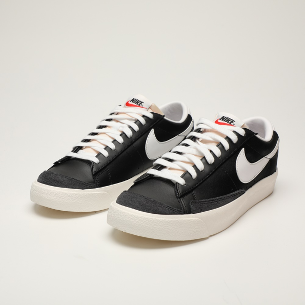 Ανδρικά παπούτσια sneakers NIKE DA6364 BLAZER LOW 77 VNTG μαύρα λευκά Ανδρικά