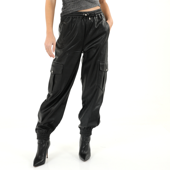 Γυναικείο cargo παντελόνι KENDALLKYLIE KKC.1W1.020.011 μαύρο
