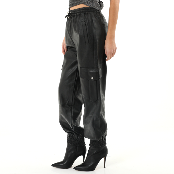 Γυναικείο cargo παντελόνι KENDALLKYLIE KKC.1W1.020.011 μαύρο Γυναικεία