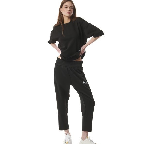 Γυναικείο cropped παντελόνι φόρμας BODY ACTION 021433-01 μαύρο Γυναικεία