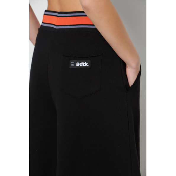 Γυναικεία βερμούδα BODYTALK 1231-905504 μαύρη Γυναικεία