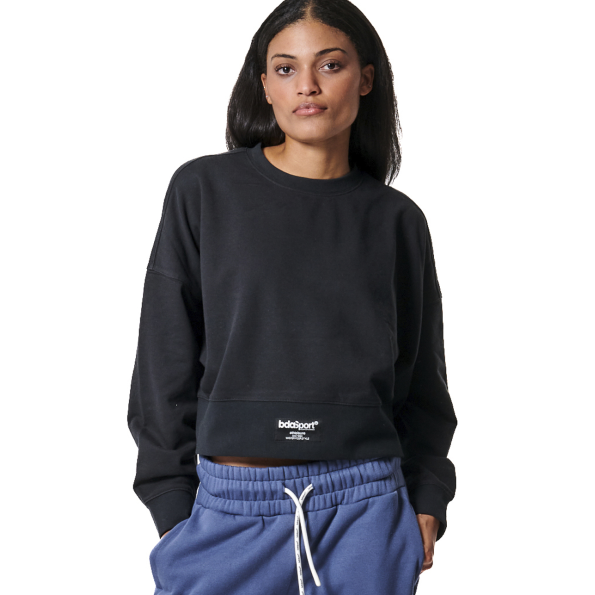 Γυναικεία oversized cropped φούτερ μπλούζα BODY ACTION 061430-01 μαύρη