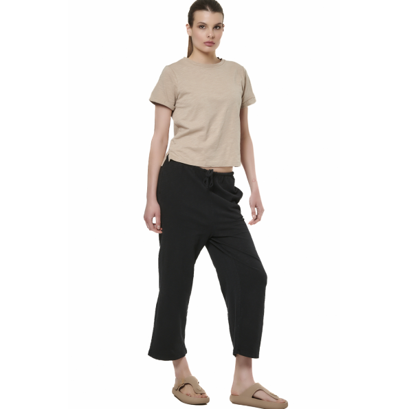 Γυναικείο crop παντελόνι φόρμας BODY ACTION 021532-01 μαύρο