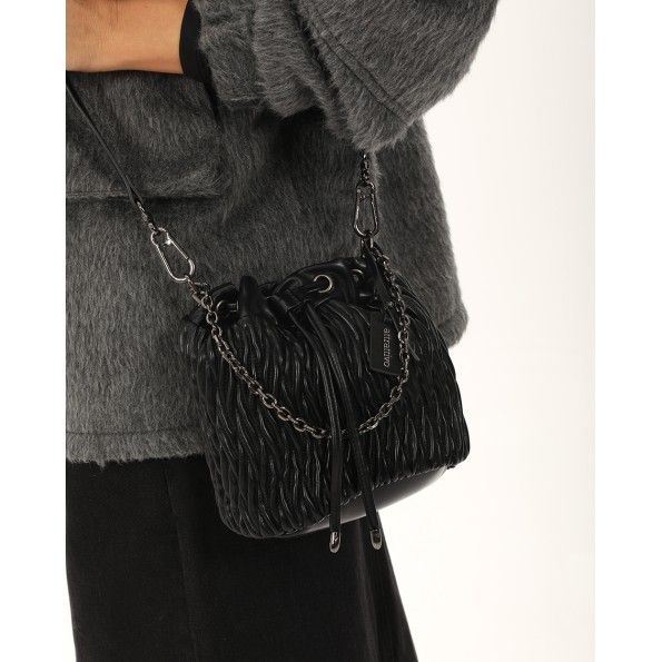 Γυναικεία τσάντα χιαστί ATTRATTIVO 9T22048 μαύρη Γυναικεία