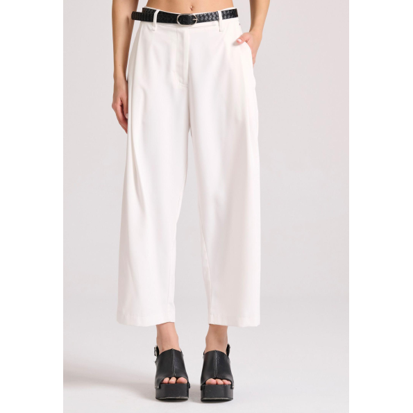 Γυναικεία cropped παντελόνα FUNKY BUDDHA FBL009-119-02 λευκή