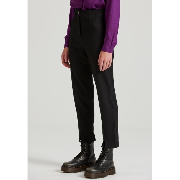 Γυναικείο cropped παντελόνι FUNKY BUDDHA FBL010-133-02 μαύρο Γυναικεία