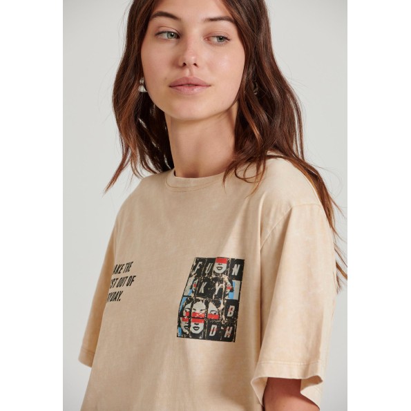Γυναικείο t-shirt FUNKY BUDDHA FBL010-102-04 μπεζ Γυναικεία