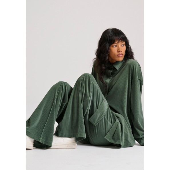 Γυναικείο βελουτέ cargo παντελόνι FUNKY BUDDHA FBL010-117-02 πράσινο Γυναικεία