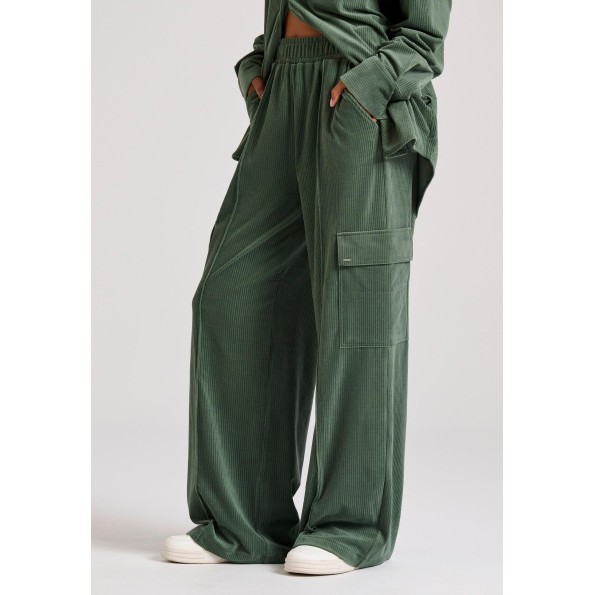 Γυναικείο βελουτέ cargo παντελόνι FUNKY BUDDHA FBL010-117-02 πράσινο Γυναικεία
