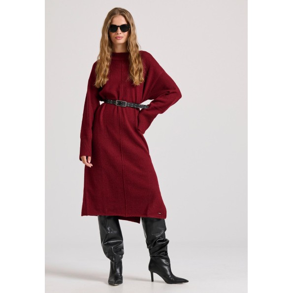 Γυναικείο πλεκτό midi φόρεμα FUNKY BUDDHA FBL010-106-13 μπορντό Γυναικείο πλεκτό midi φόρεμα FUNKY BUDDHA FBL010-106-13 μπορντό