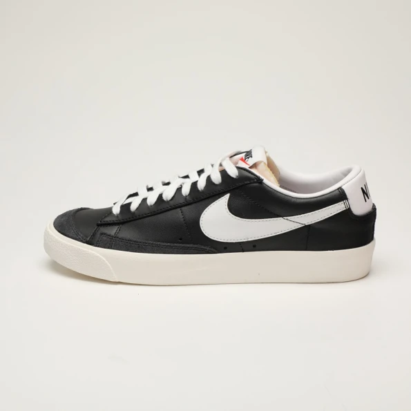 Ανδρικά παπούτσια sneakers NIKE DA6364 BLAZER LOW 77 VNTG μαύρα λευκά