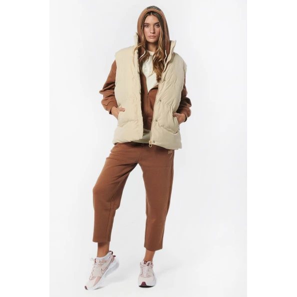 Γυναικείο oversized αμάνικο μπουφάν BODY ACTION 071232-01 μπεζ