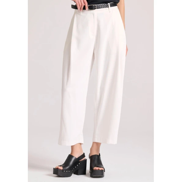 Γυναικεία cropped παντελόνα FUNKY BUDDHA FBL009-119-02 λευκή